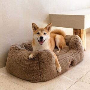Lola Plush Pet Bed small in Desert dune